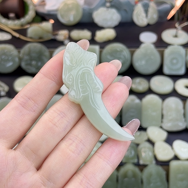 和田玉未镶嵌颈饰