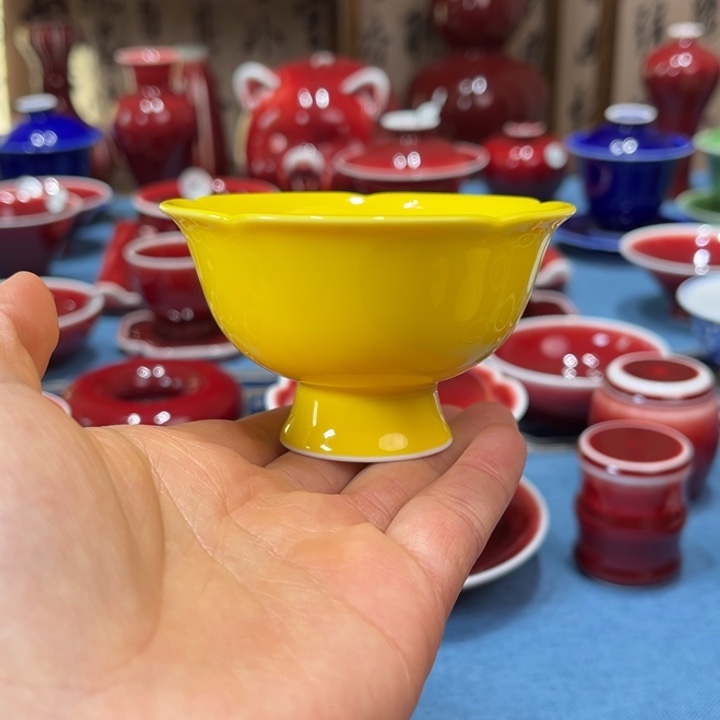 景德镇陶瓷花口高足杯