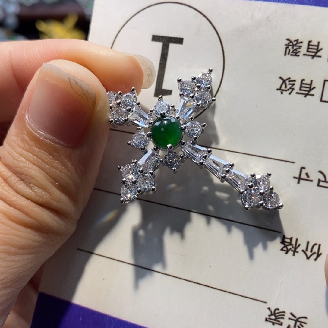 翡翠未镶嵌颈饰翡翠