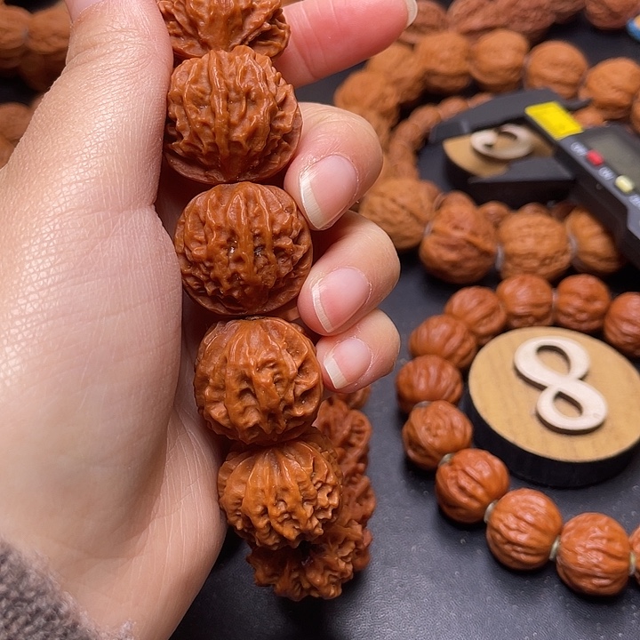 用***拾把件文玩核桃虐手珊瑚