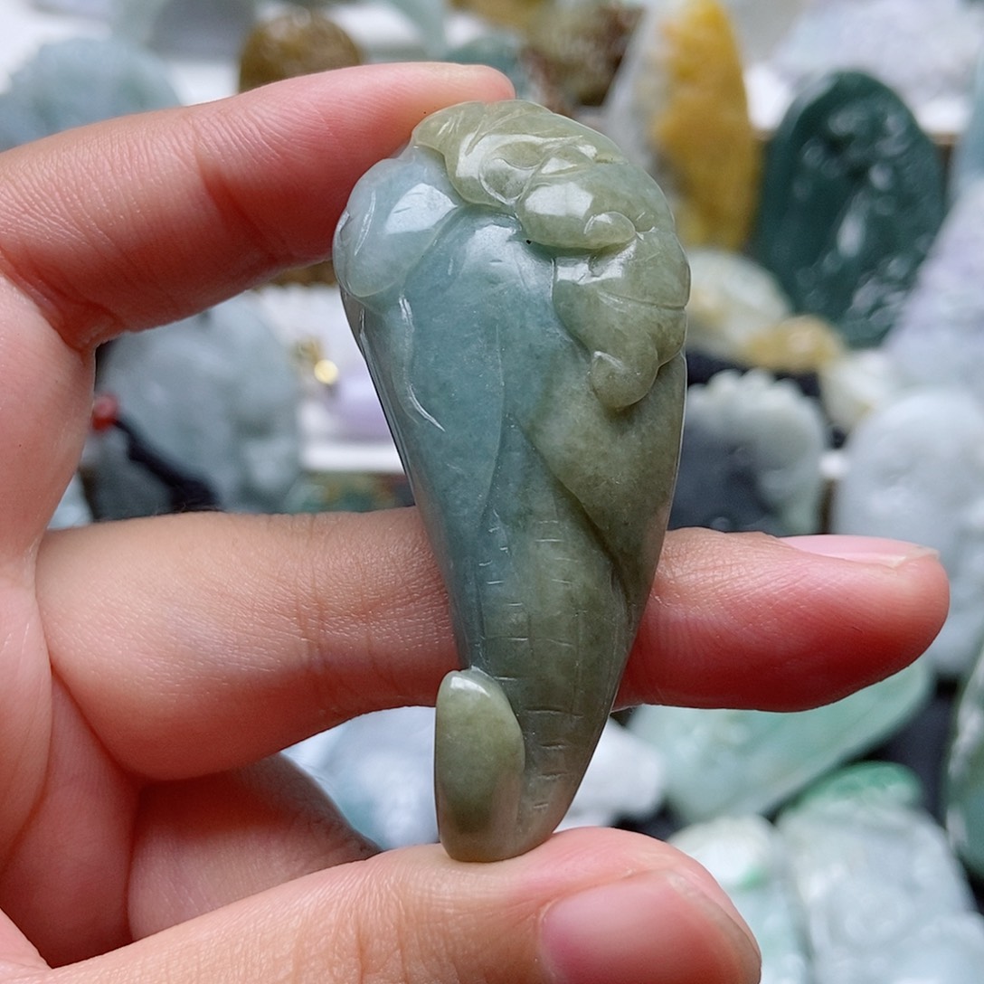 翡翠未镶嵌颈饰翡翠