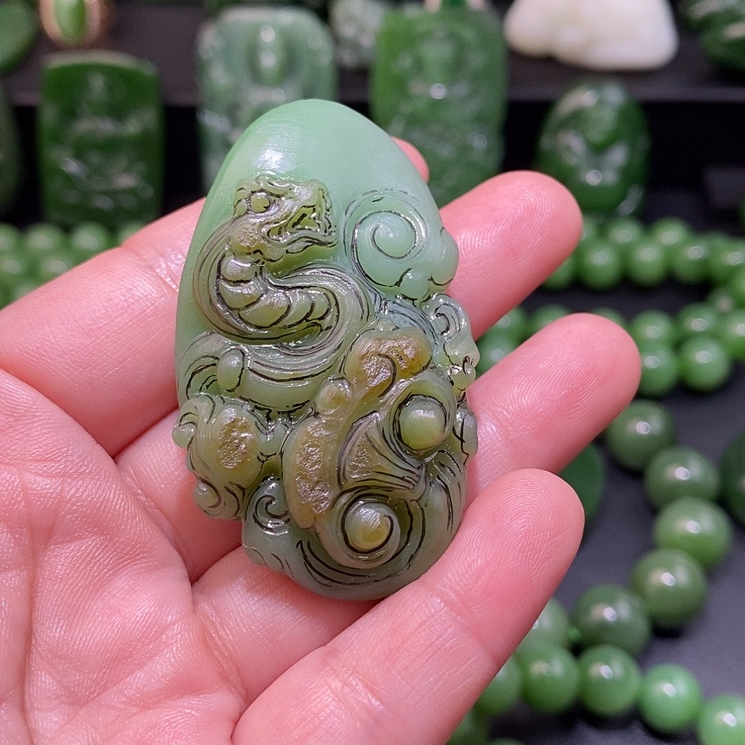 和田玉（碧玉）粉绿蛇挂件未镶嵌