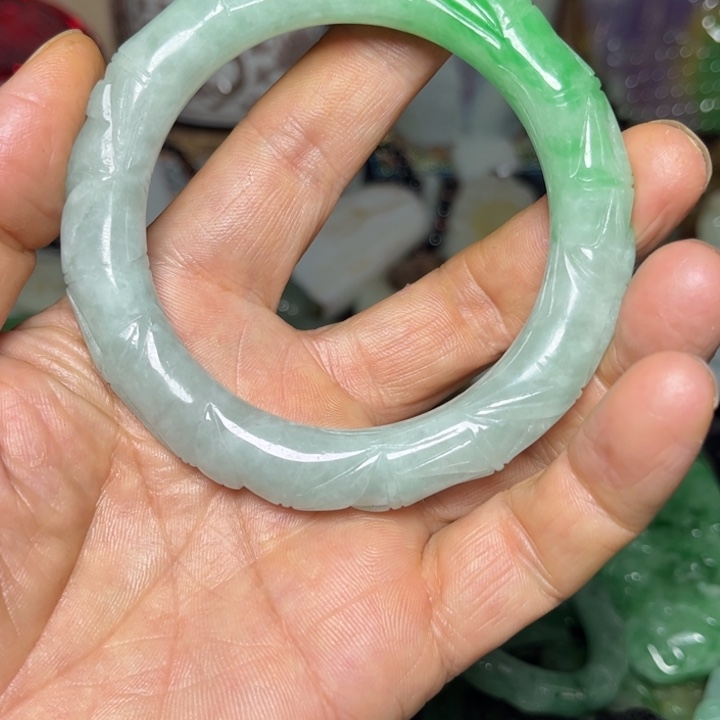 蜻***蜓翡翠未镶嵌颈饰翡翠手镯888888