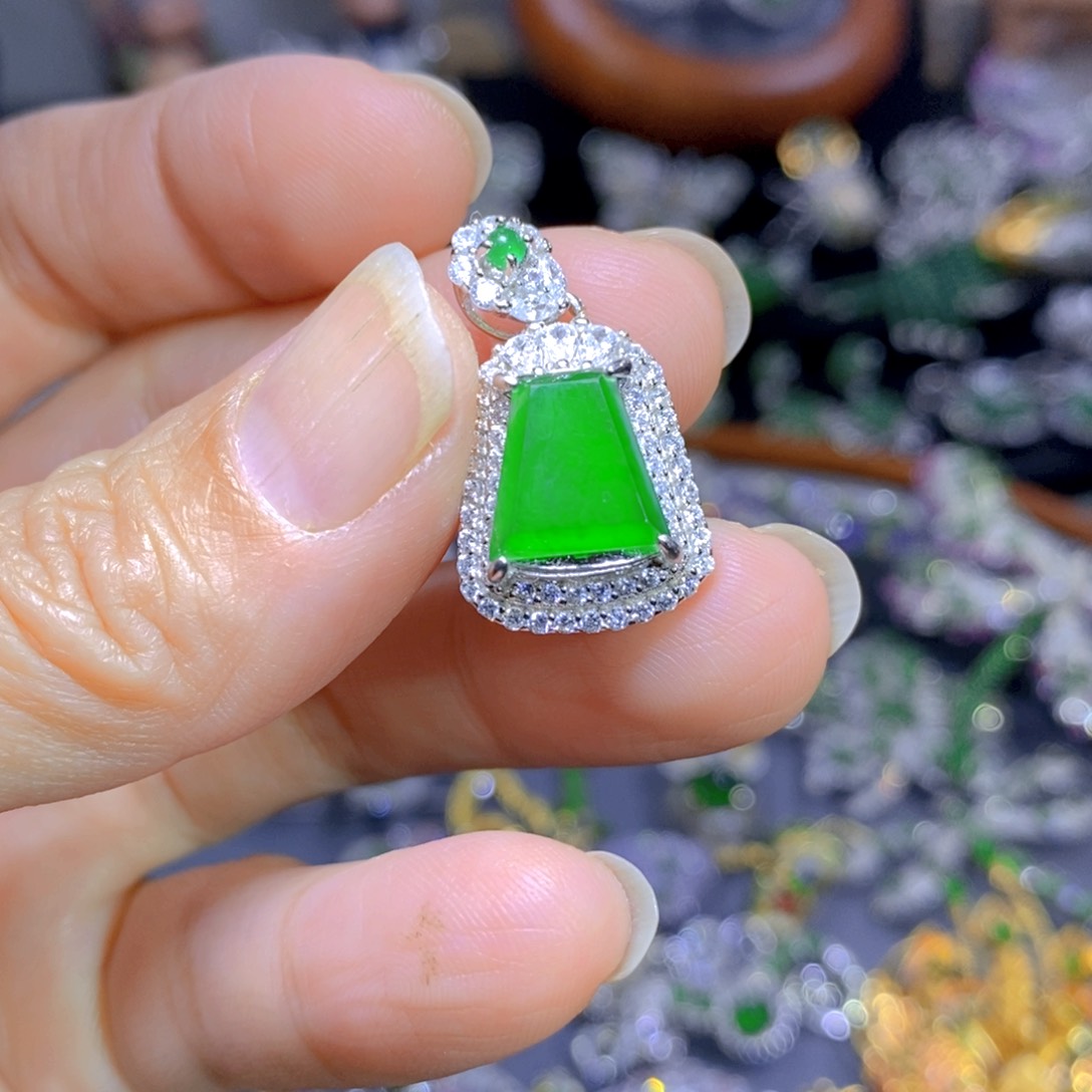 翡翠颈饰银S925镶嵌天然翡翠