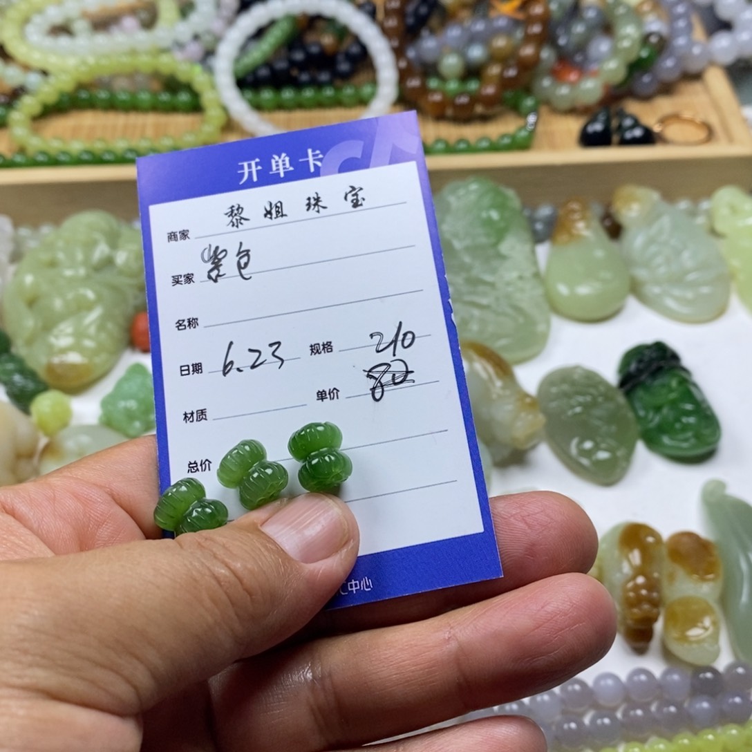 紫***忆和田玉（糖玉）未镶嵌颈饰