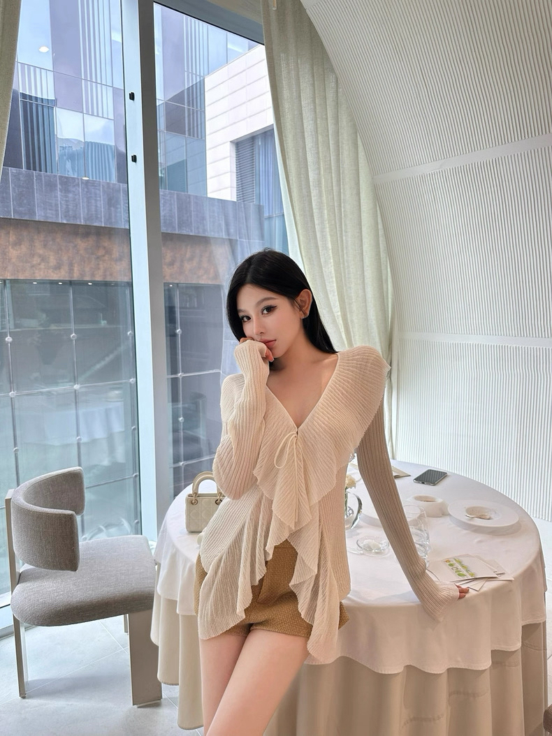 秀智早秋新款金色细闪荷叶边休闲针织开衫女轻薄性感V领上衣开衫