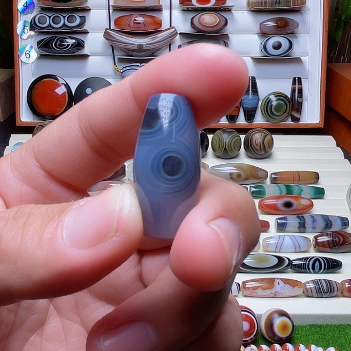 未镶嵌颈饰玛瑙/玉髓大*鳅