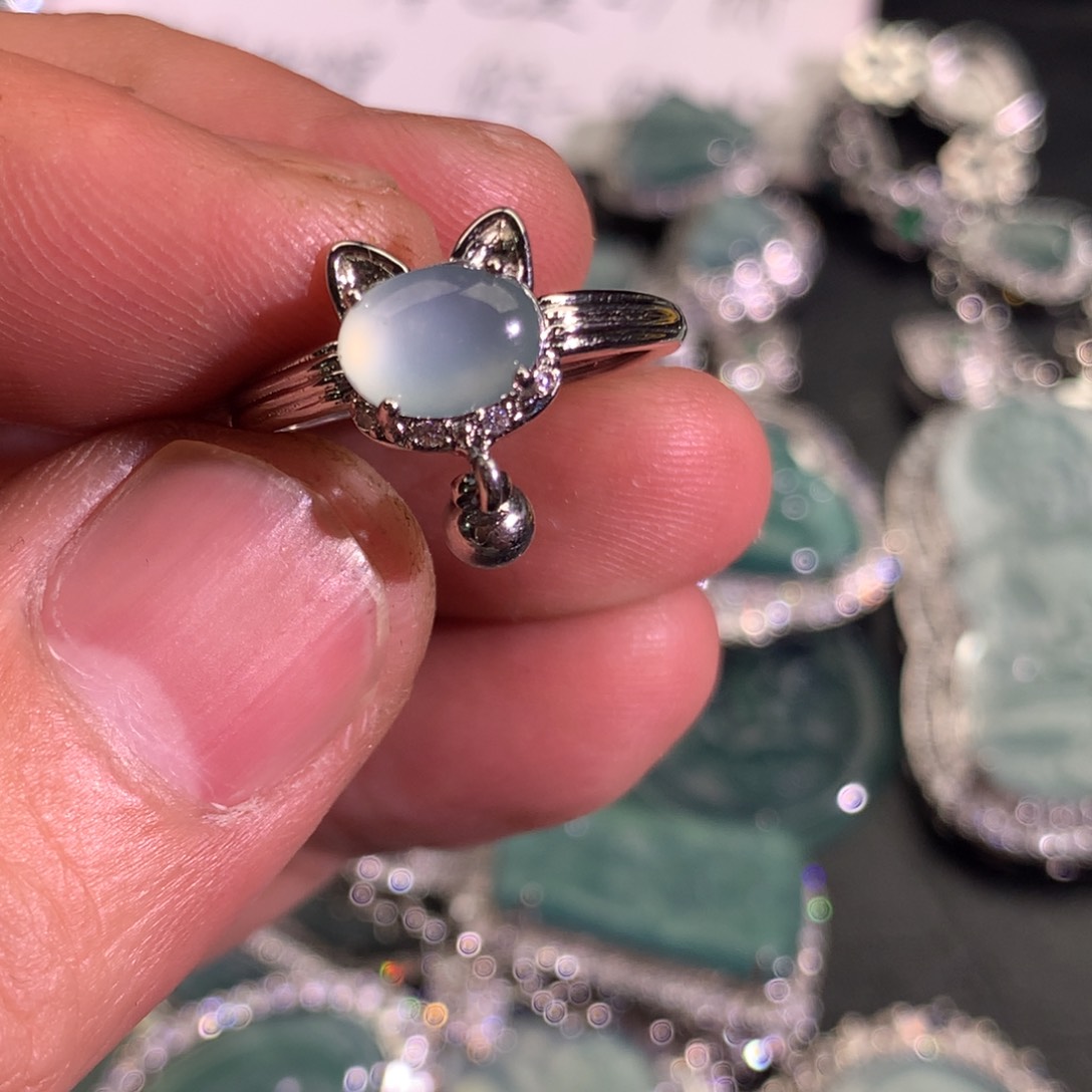 翡翠颈饰未镶嵌猫咪戒指