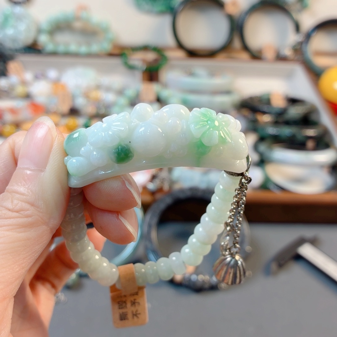 梨***诗翡翠未镶嵌颈饰手串