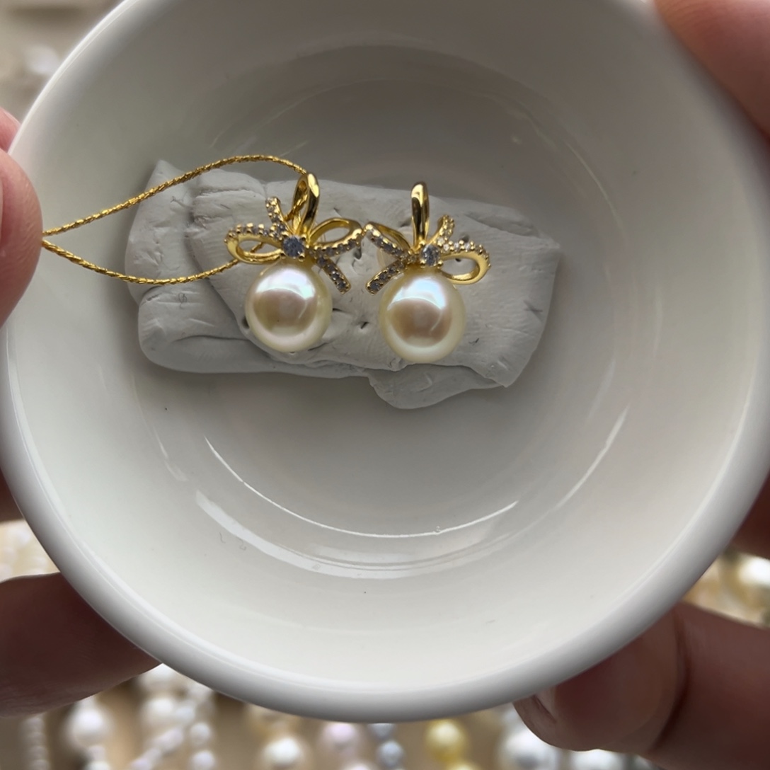 银S925镶嵌耳饰海水珍珠8.1mm近圆海水Ak蝴蝶结耳钉