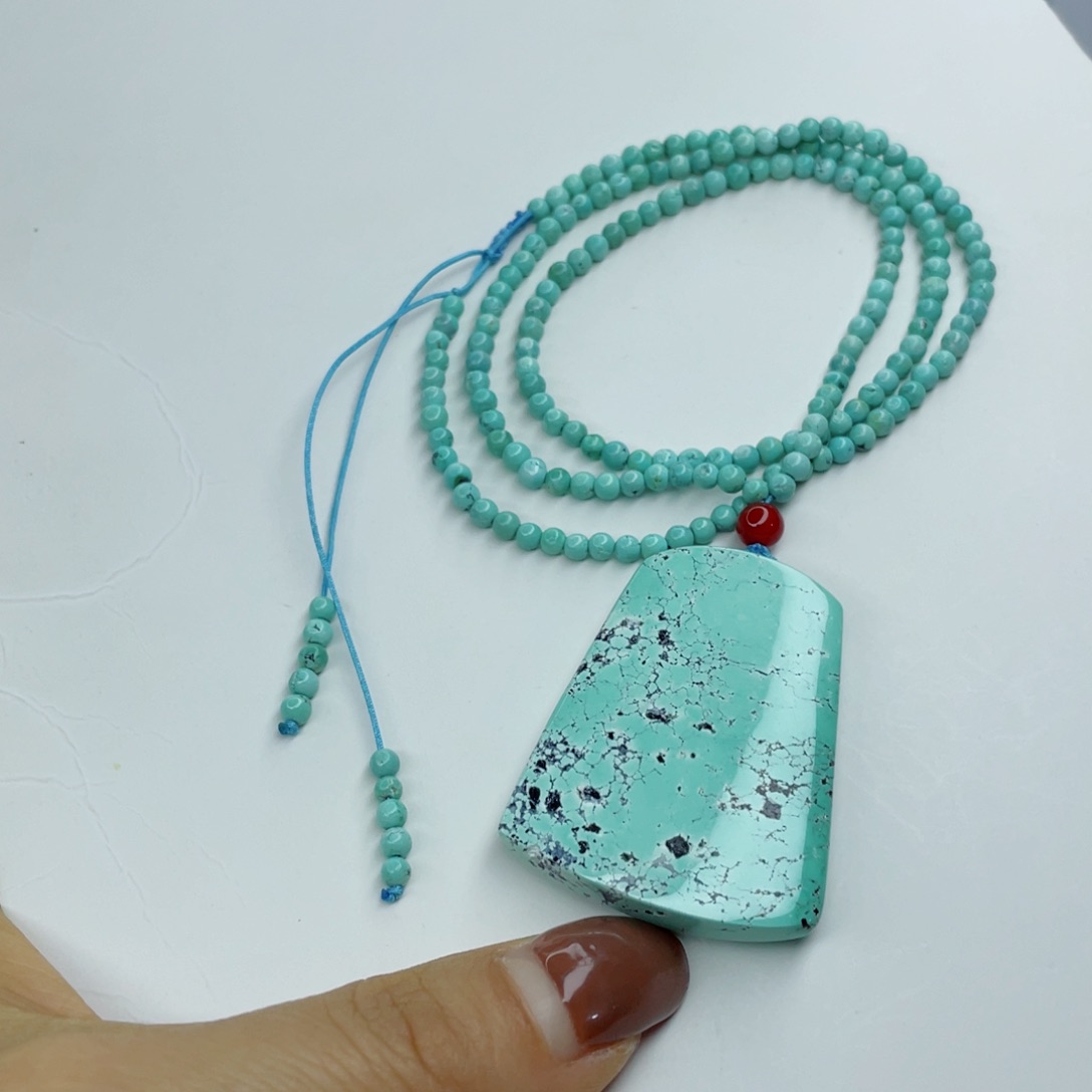 绿松石颈饰未镶嵌