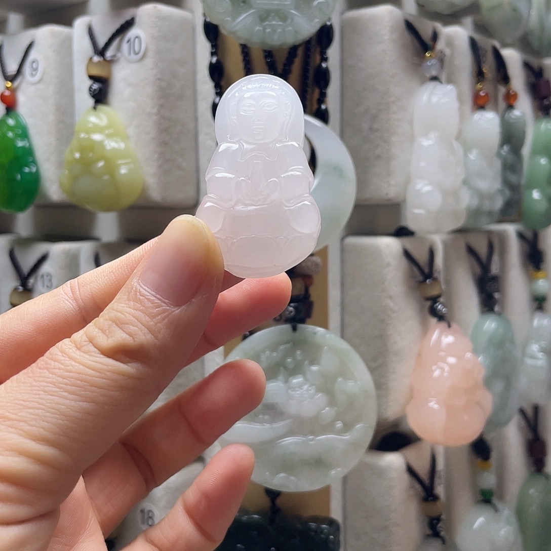 石英质玉（金丝玉）未镶嵌颈饰