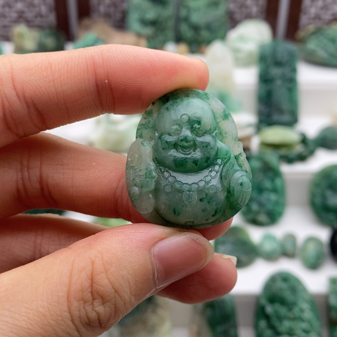 独山玉颈饰未镶嵌