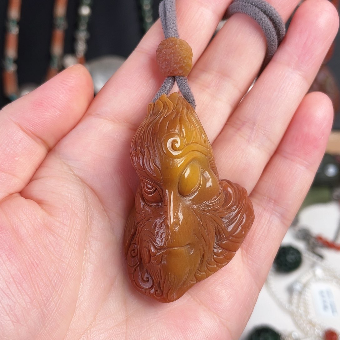 蛇纹石玉颈饰未镶嵌