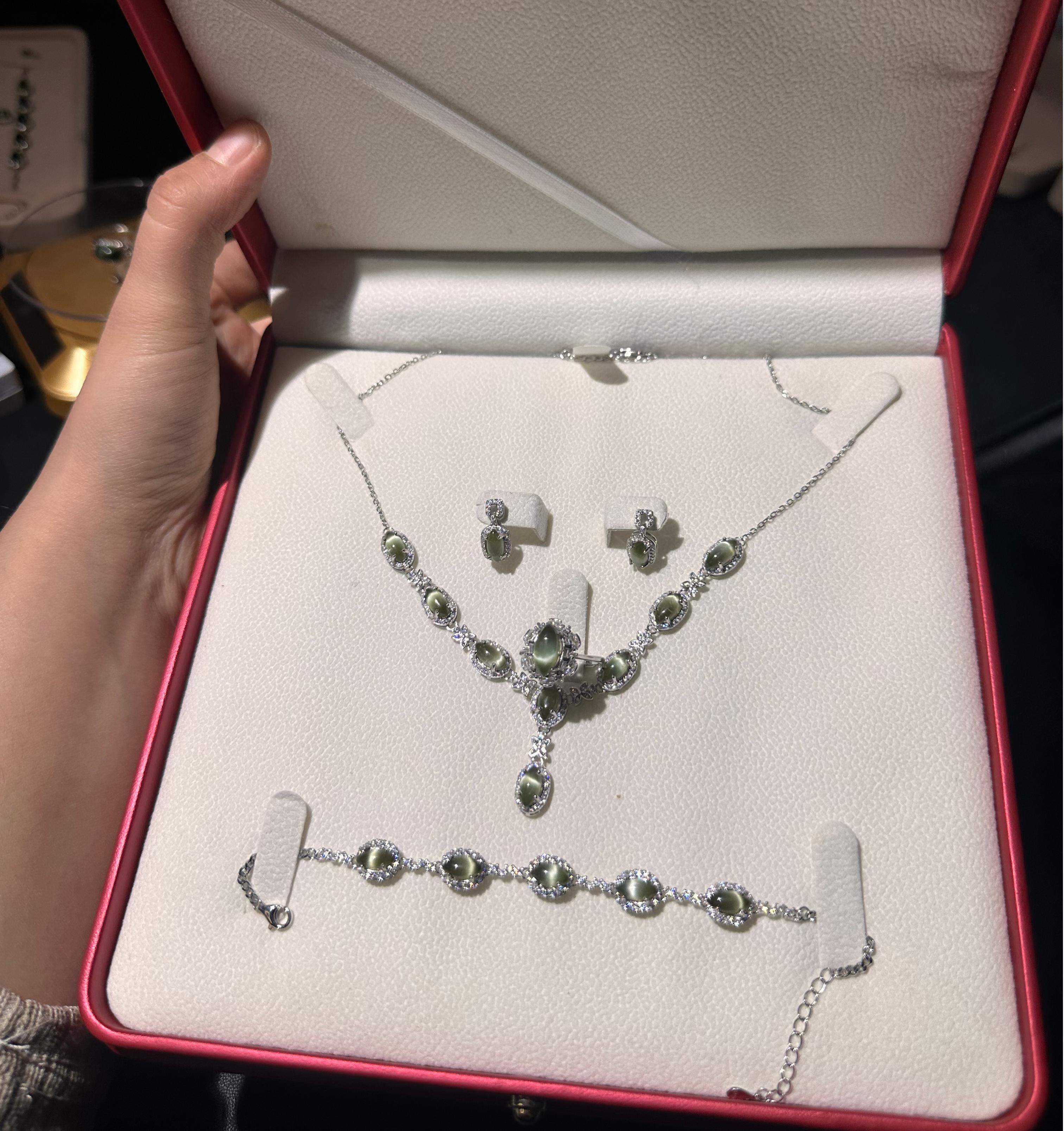 12号：精美和田玉猫眼，S'925 银镶，黑绿猫眼四件套