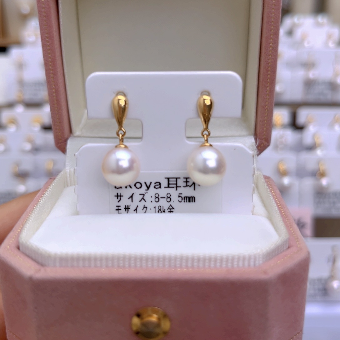 18K金镶嵌海水珍珠耳饰