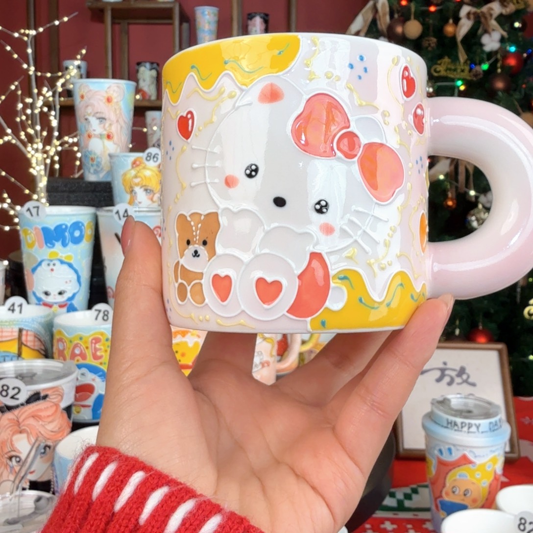 尤***尤摆件陶景德镇手绘高温釉下彩玉泥