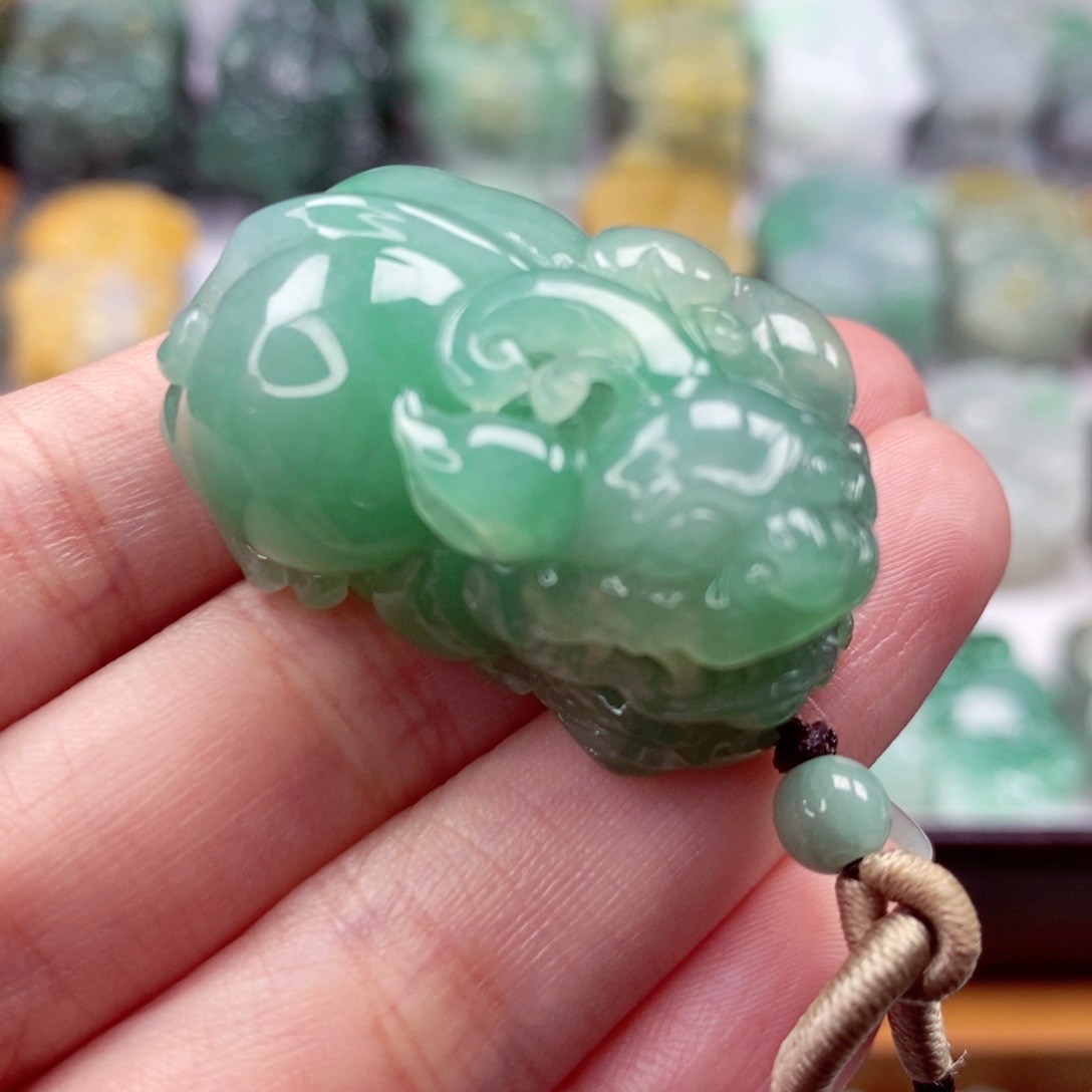 翡翠颈饰未镶嵌翡翠