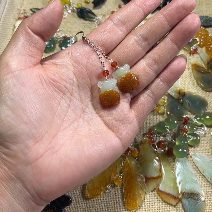 蛇纹石玉耳饰未镶嵌