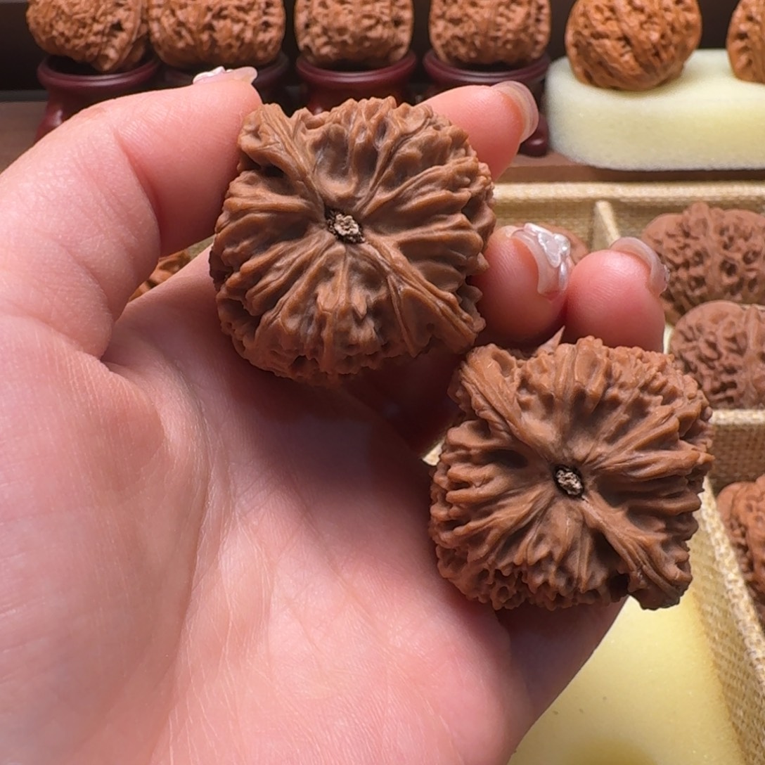 香***呐文玩核桃吊坠39南疆石