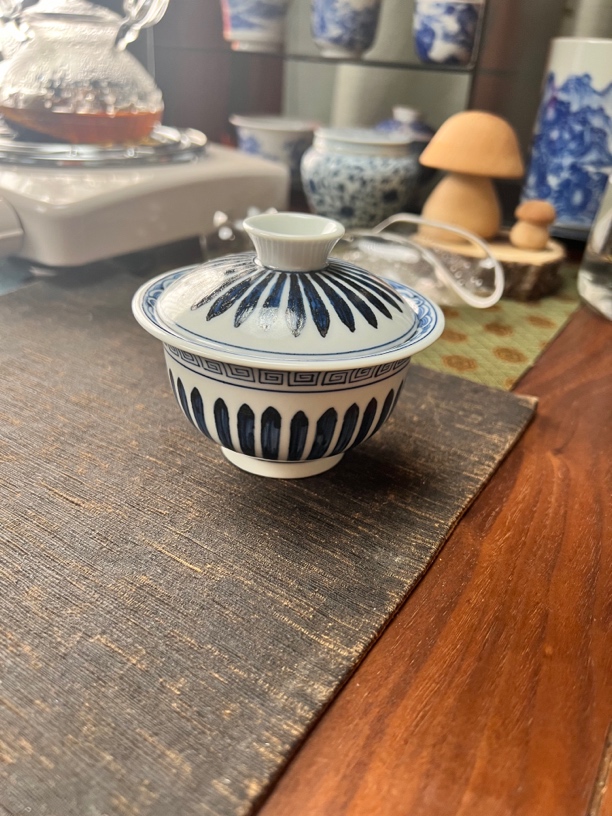 全手工手绘景德镇釉下彩满工青花瓷茶具菊瓣纹盖碗