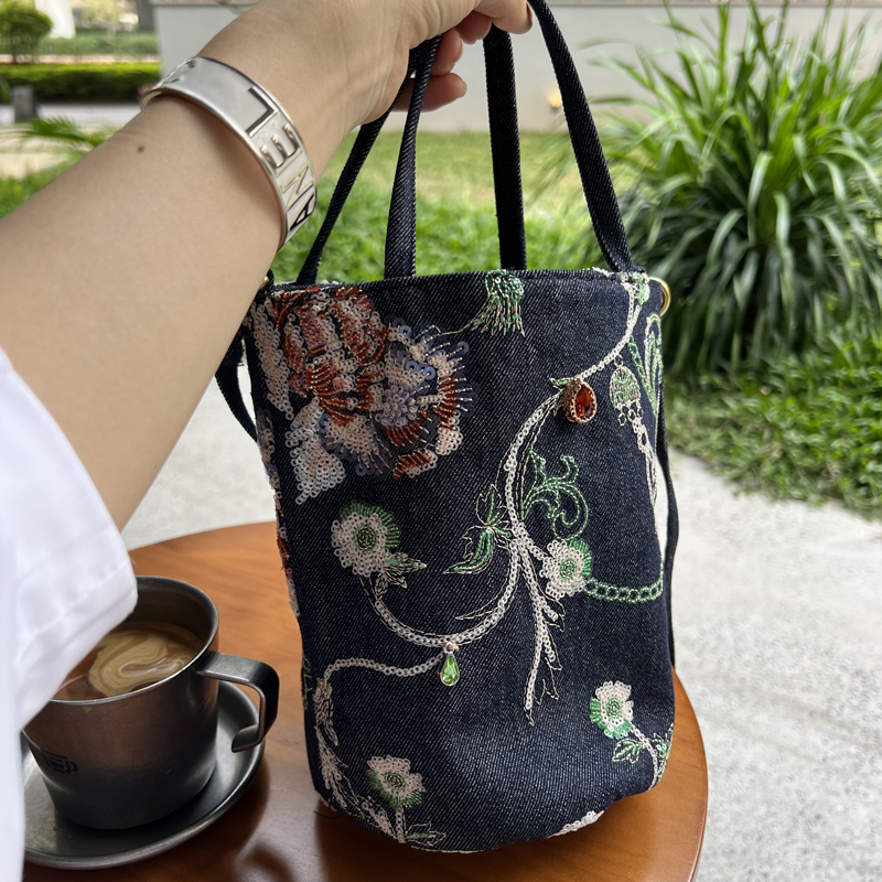 妮娣原创新中式水桶包女2025春夏新款简约个性手拎帆布包女潮包