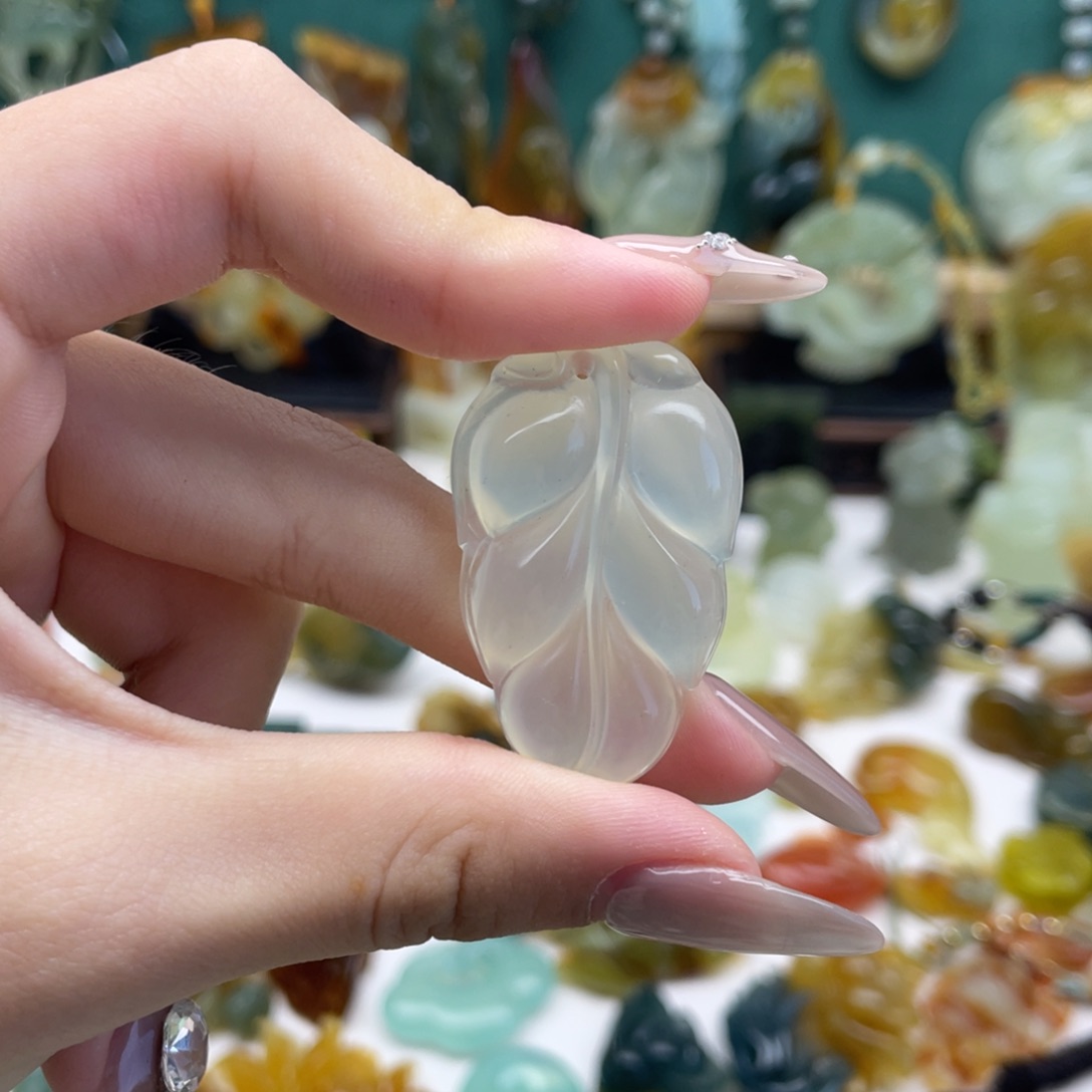 蛇纹石玉颈饰未镶嵌