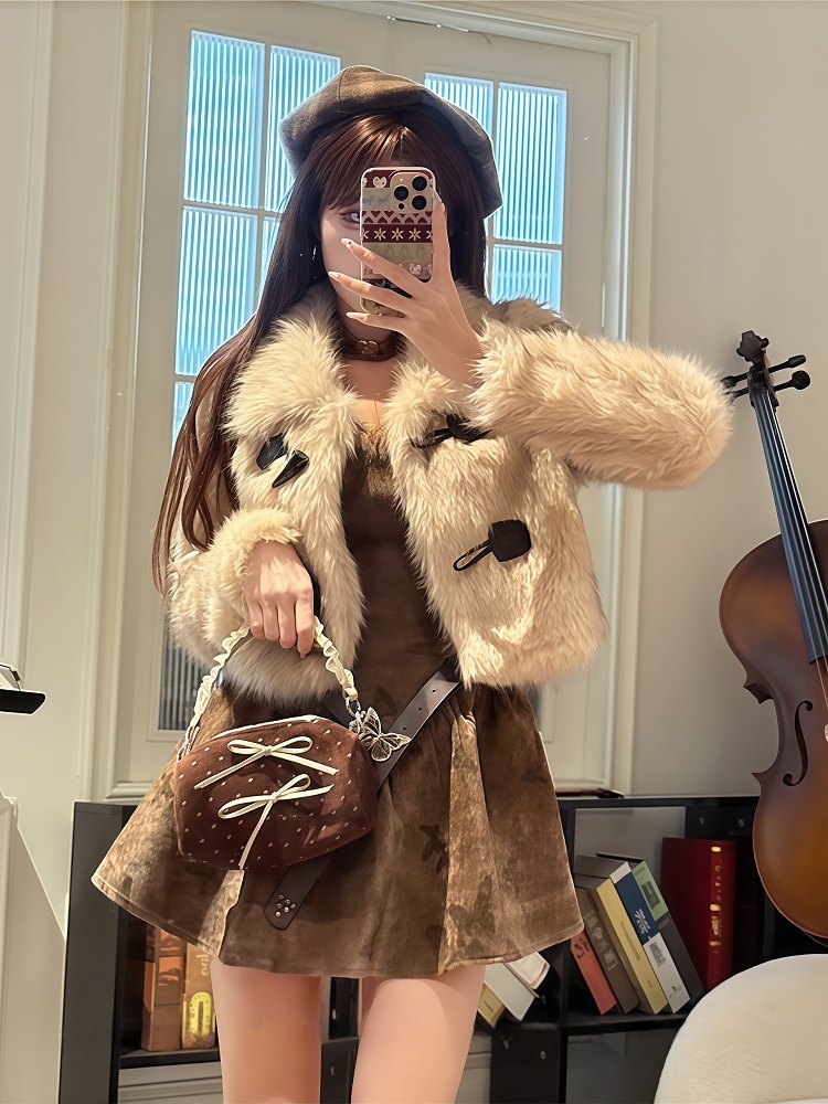 丝绒蝴蝶 美拉德色系毛毛短外套收腰短裙吊带连衣裙