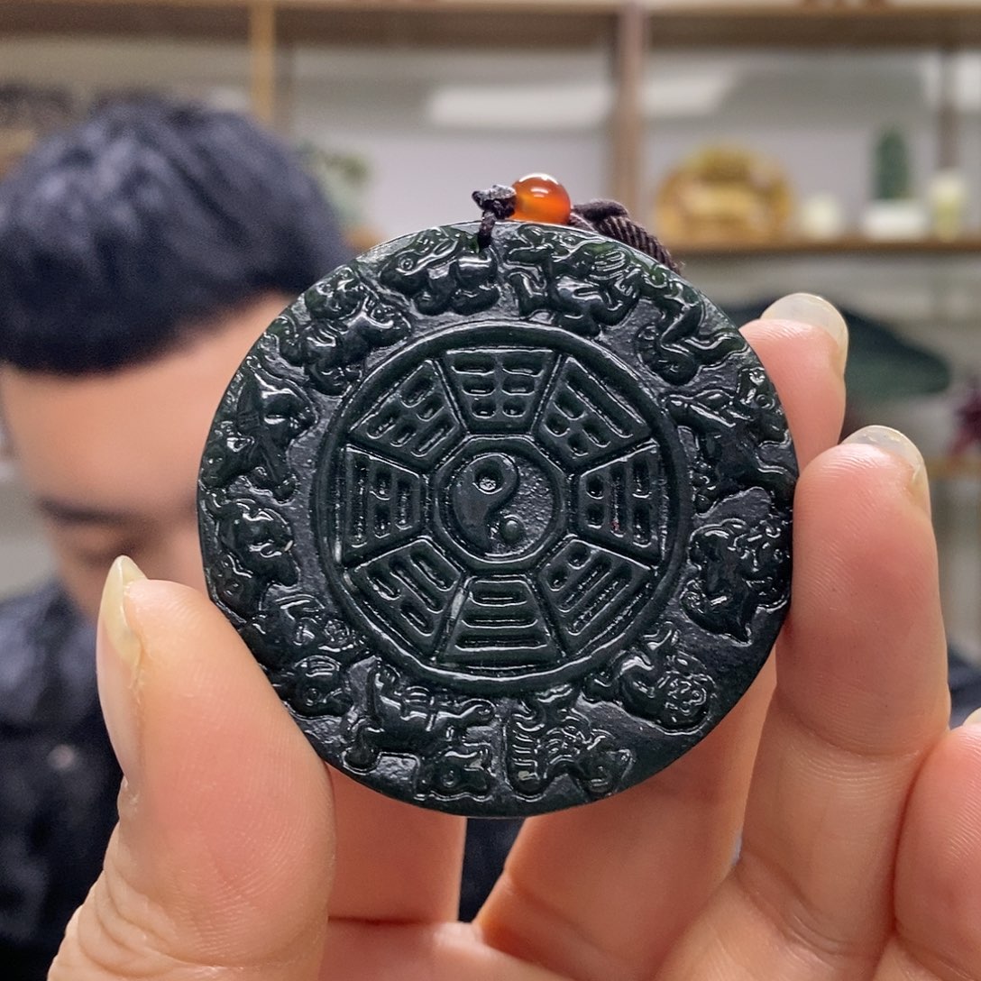 岫岩河磨玉（透闪石质玉）牌子未镶嵌