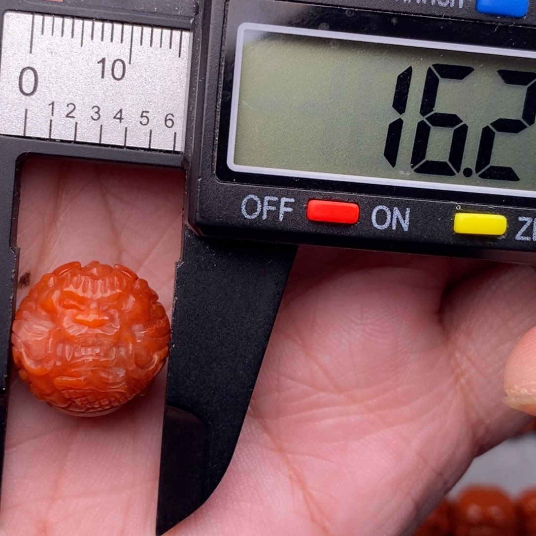 南红玛瑙未镶嵌配饰有瑕疵