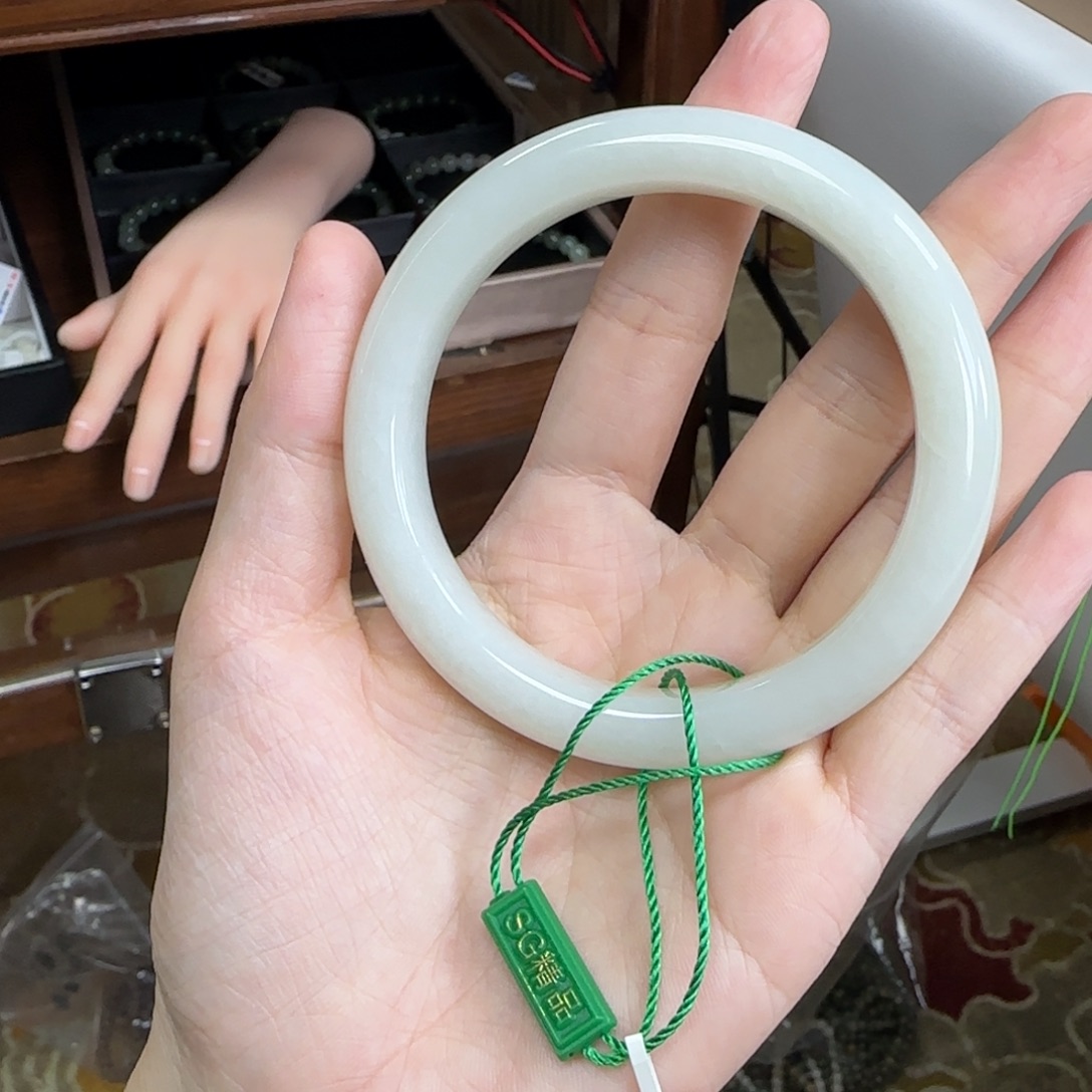 和田玉未镶嵌手镯60