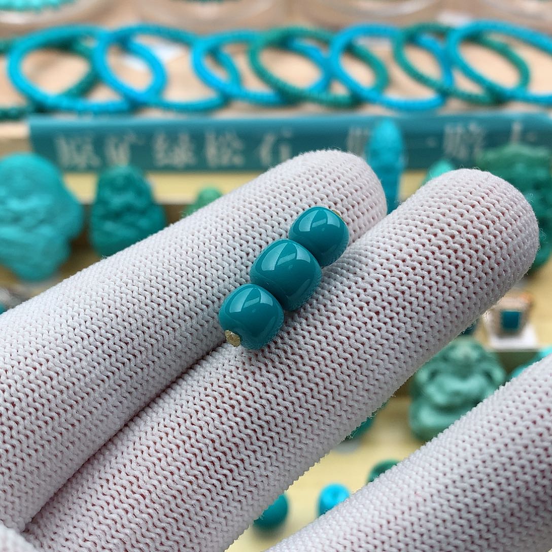 绿松石颈饰未镶嵌