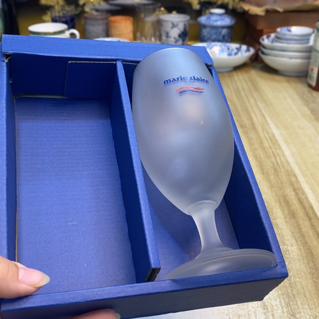 爱***崧瓷片易雅集工艺品有限公司