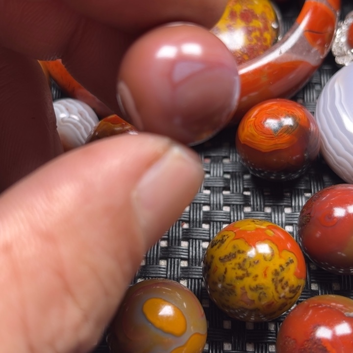 未镶嵌颈饰玛瑙/玉髓南****?