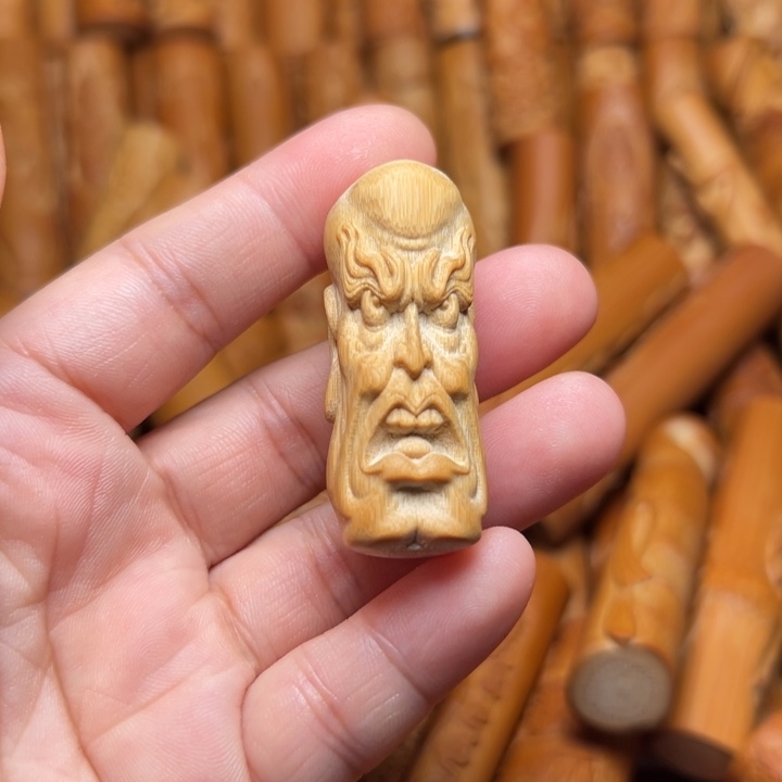 实心竹雕刻手把件