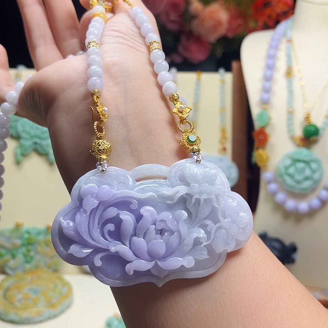 翡翠颈饰未镶嵌紫