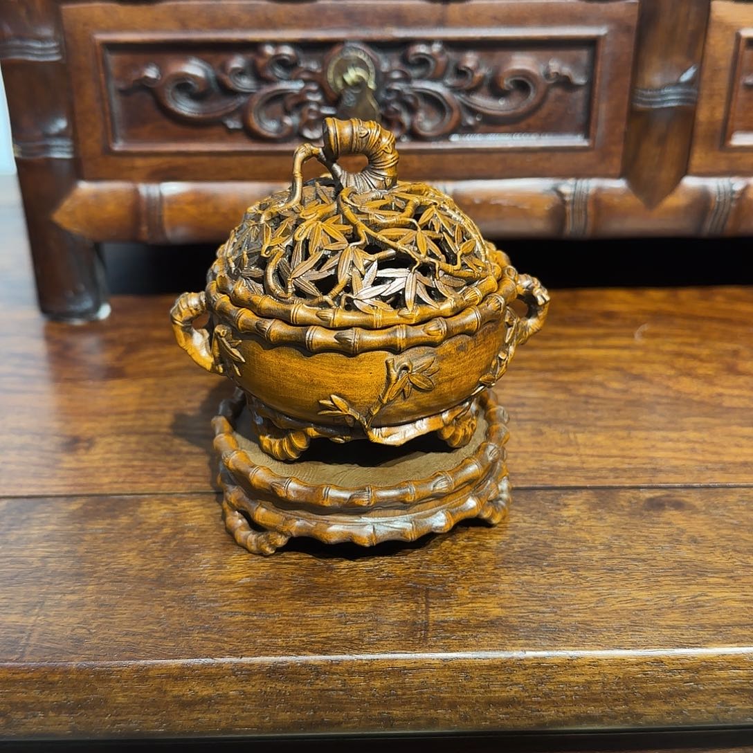 A***y黄杨木小熏香炉一个