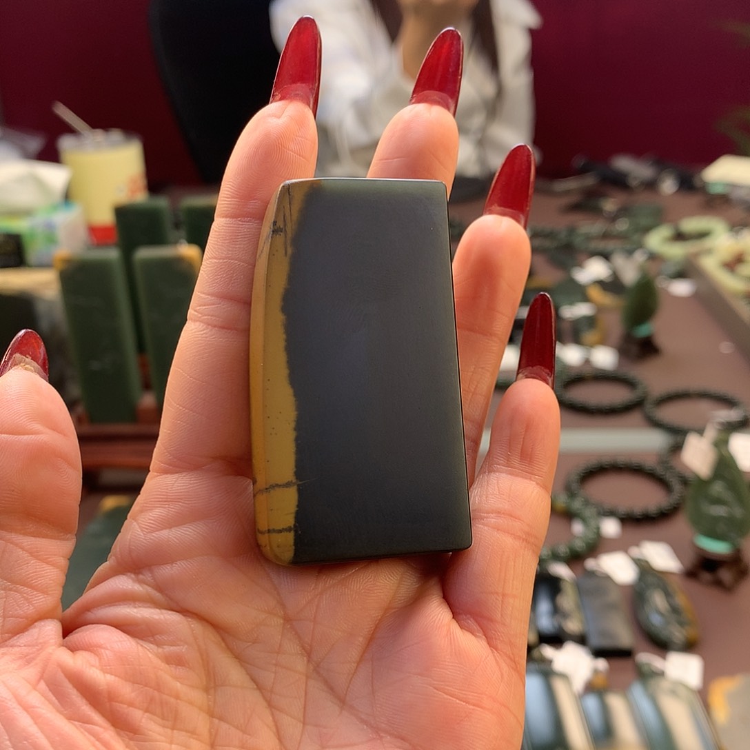 岫岩河磨玉（透闪石质玉）颈饰未镶嵌篮****?