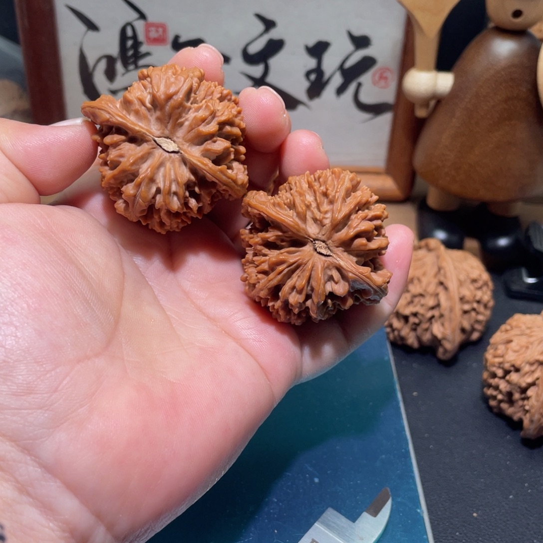 胖***子桃核吊坠43满天星微瑕疵