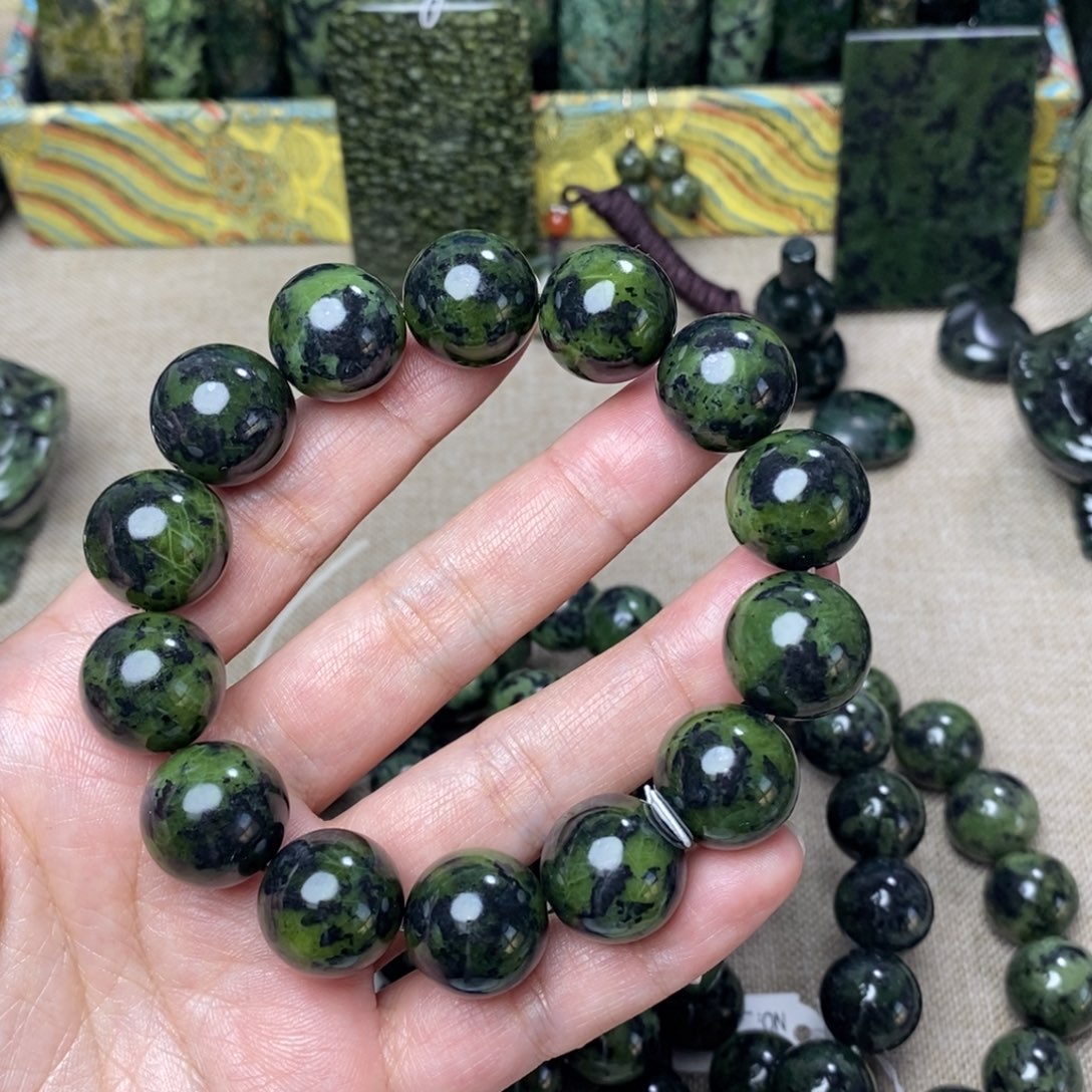 蛇纹石玉手串未镶嵌