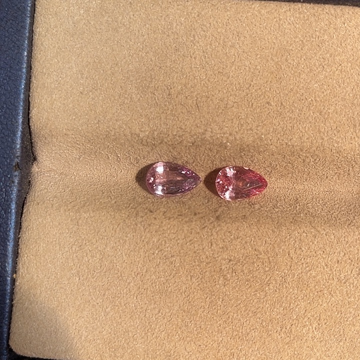 定制尖晶石未镶嵌裸石1.8克拉2粒