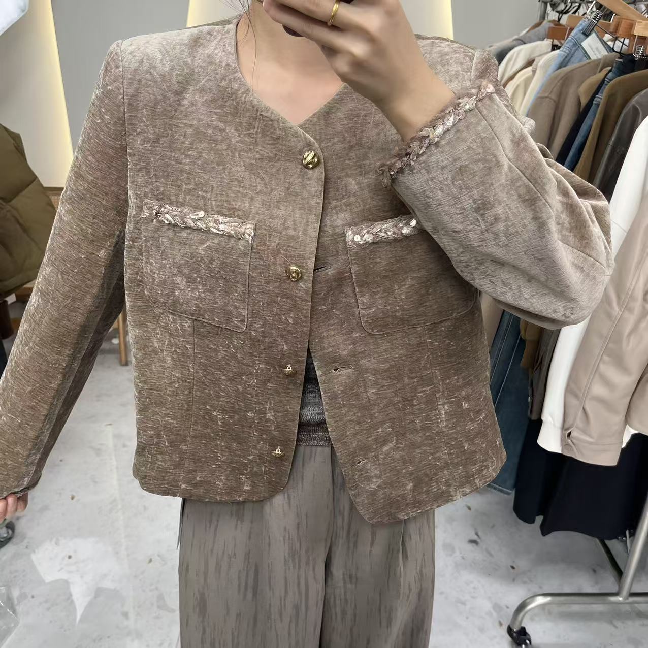 圆领开衫秋季常规款单排扣短款女上衣毛呢轻奢短外套NCWW539M08