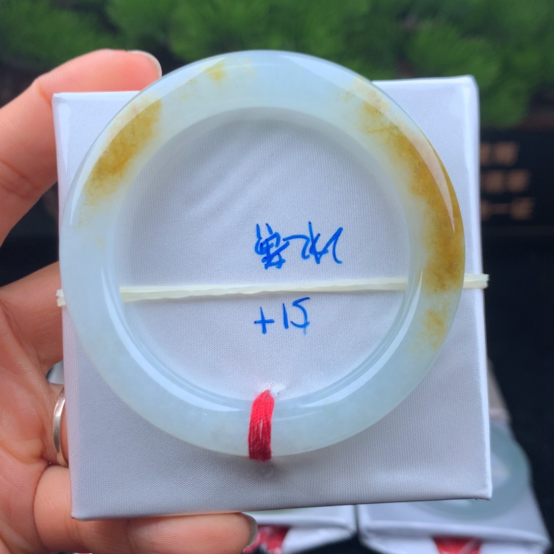 翡翠手镯未镶嵌手镯