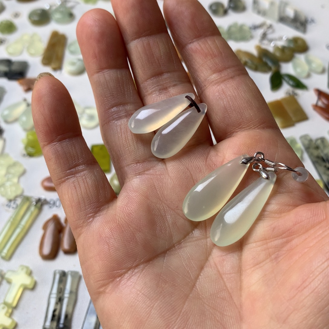 唯***青蛇纹石玉未镶嵌耳坠