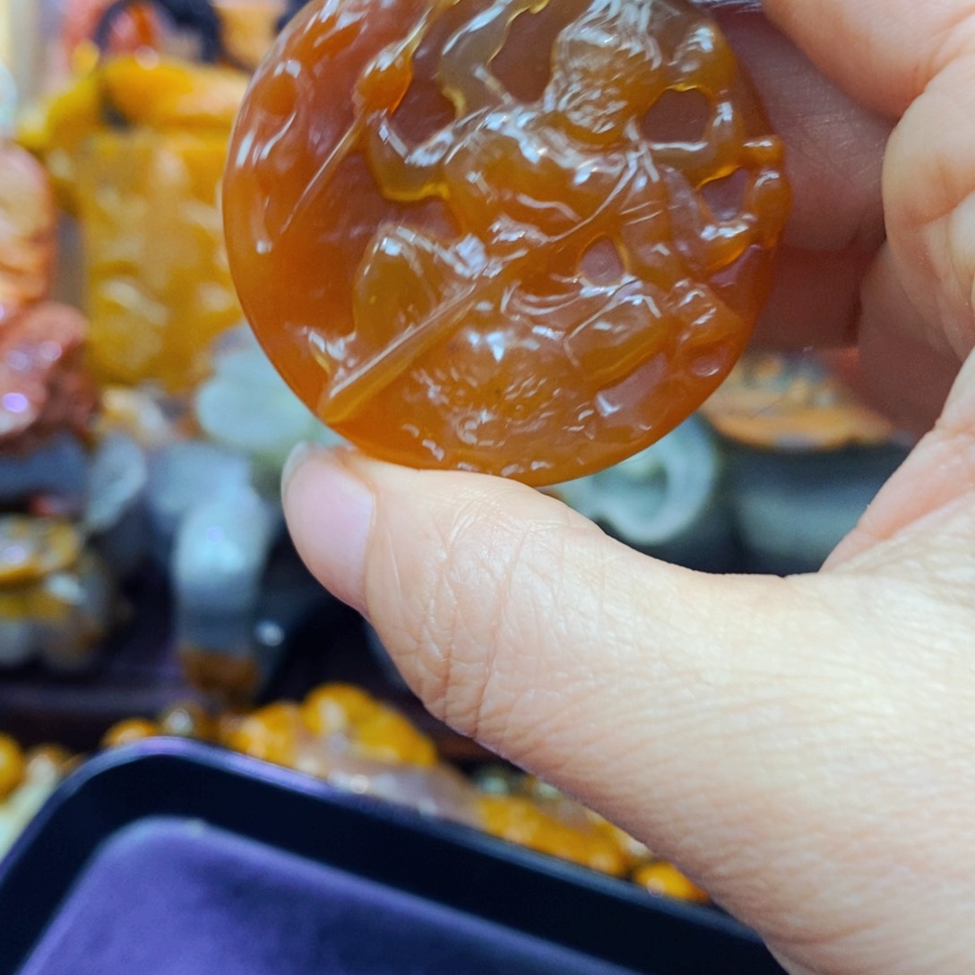 未镶嵌石英质玉（黄龙玉）颈饰