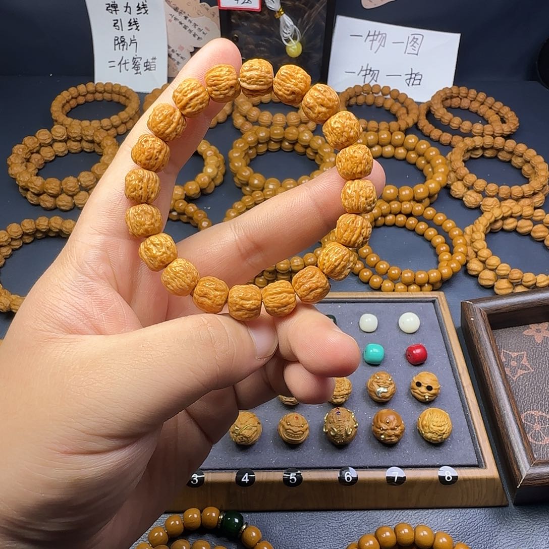 ᠮ***ᠨ猴头核桃手串蛤蟆头