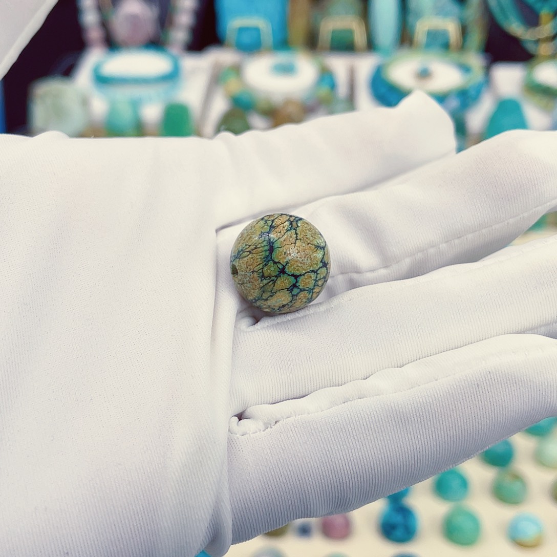 绿松石未镶嵌颈饰