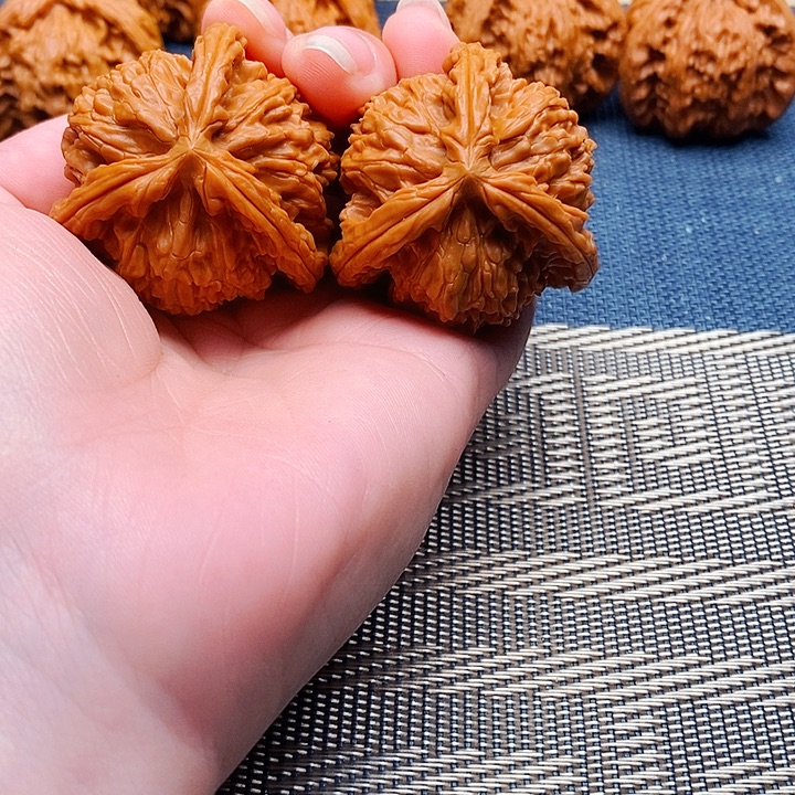 印***鸠文玩核桃吊坠三棱