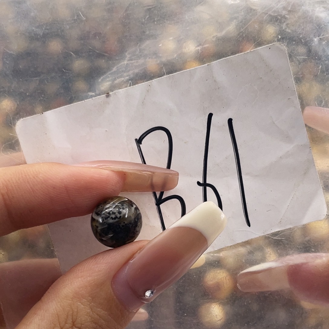 琥珀未镶嵌裸石10.6福利