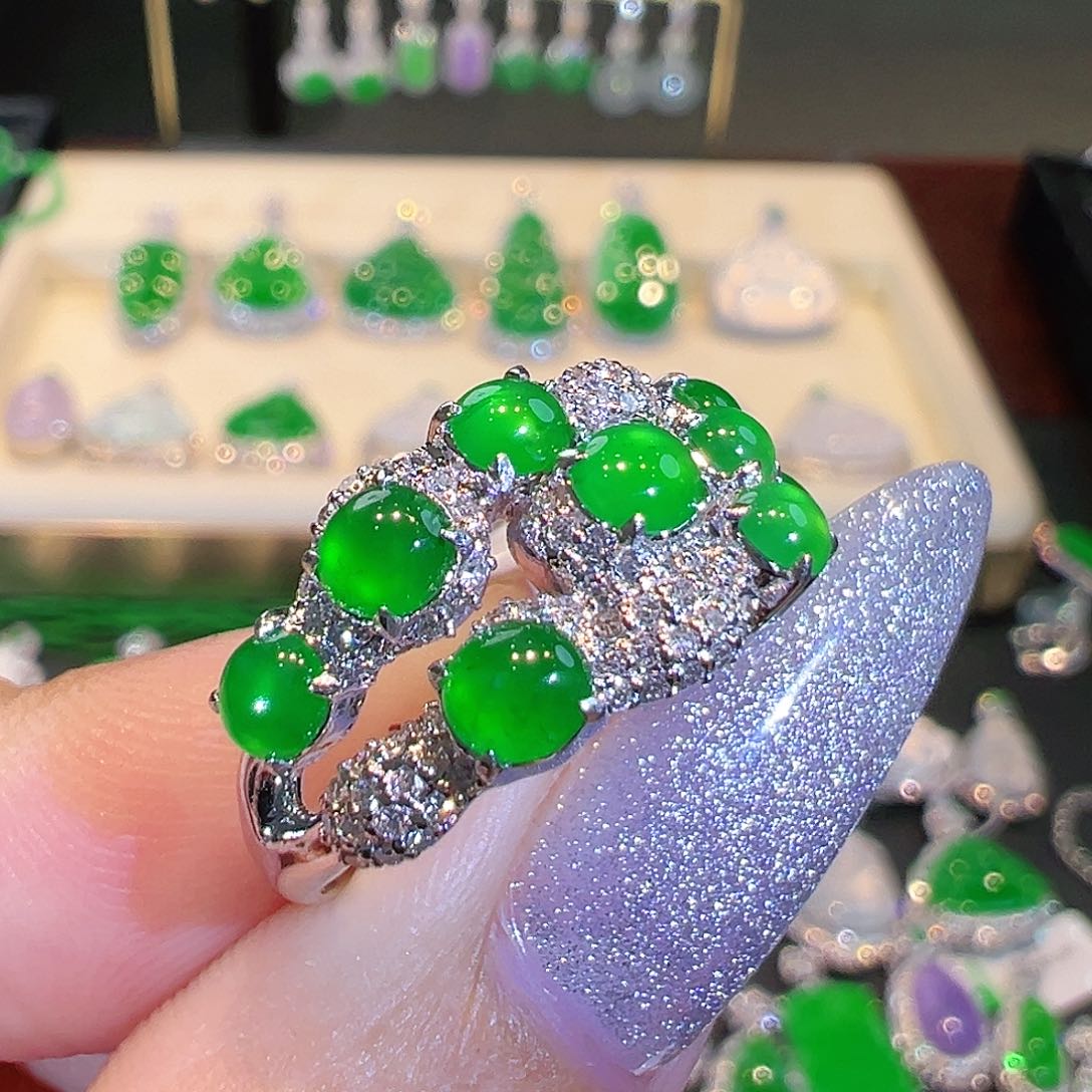 翡翠戒指18K金镶嵌翡翠